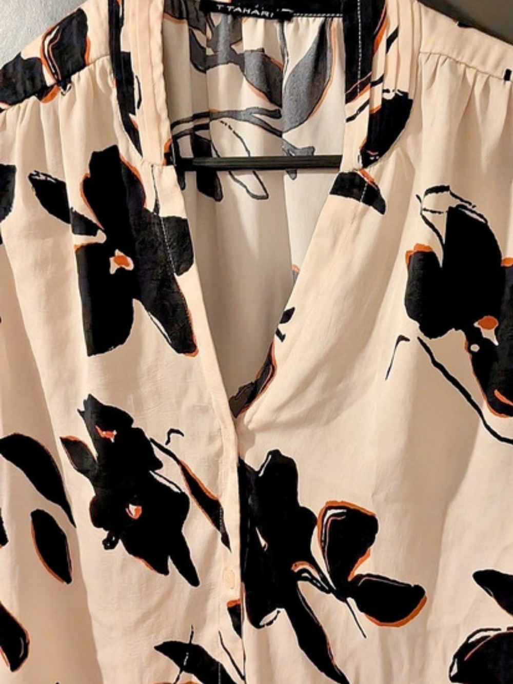 Tahari Floral Blouse in Cream & Black Size Large - Picture 3 of 6
